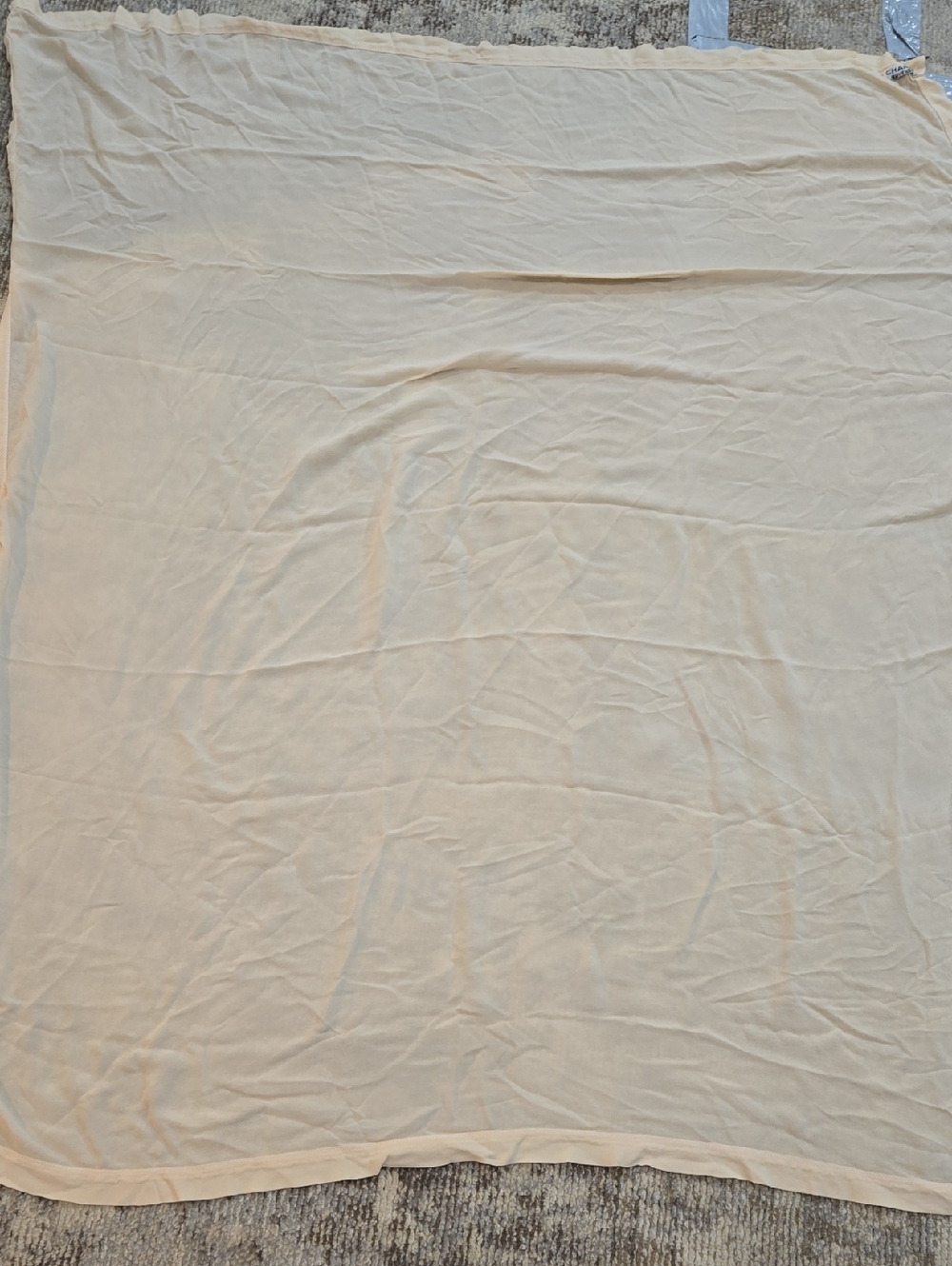 CHANEL Luxurious Cream Wrap - Picture 4 of 7